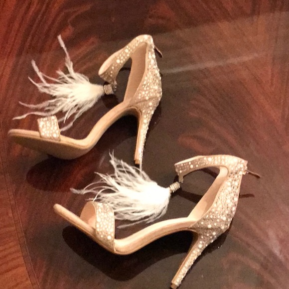 Feather and crystal embellished heels New! Free shipping:) - Picture 7 of 10
